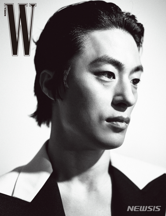 [서울=뉴시스] 배우 구교환. (사진 = 더블유 코리아 제공) photo@newsis.com