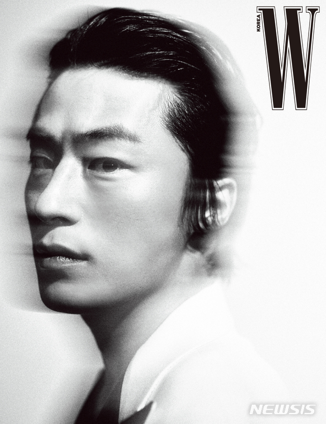 [서울=뉴시스] 배우 구교환. (사진 = 더블유 코리아 제공) photo@newsis.com