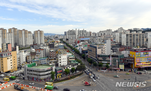 [광주=뉴시스] 류형근 기자 = 아파트 가득한 광주도심. (사진=뉴시스 DB). hgryu77@newsis.com