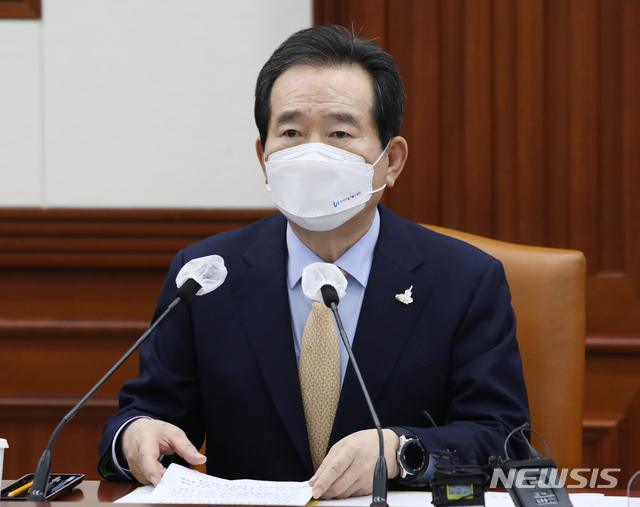 [서울=뉴시스]김명원 기자 = 정세균 국무총리가 24일 오전 서울 종로구 정부서울청사 영상회의실에서 열린 현안조정회의에 참석해 발언하고 있다. 2020.09.24. photo@newsis.com