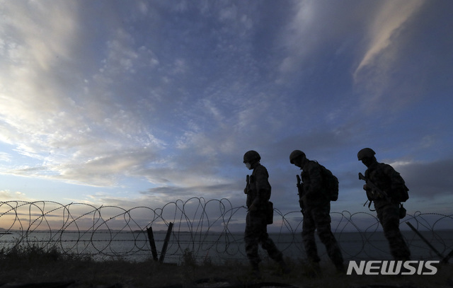 육군 모사단, 위병소 근무에 '총기 대신 삼단봉 휴대' 지침 내렸다 철회
