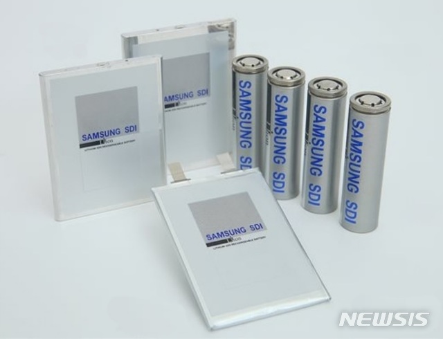 [서울=뉴시스] 삼성SDI의 소형 배터리 (제공=삼성SDI)
