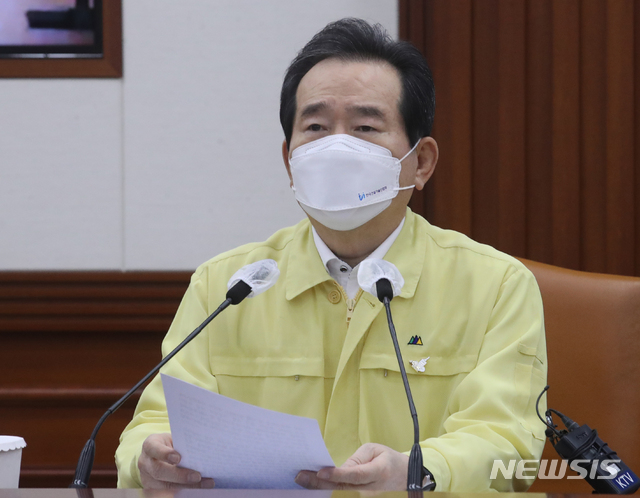 [서울=뉴시스]김명원 기자 = 정세균 국무총리가 25일 오전 서울 종로구 정부서울청사에서 열린 코로나19 대응 중앙재난안전대책본부(중대본) 회의에 참석해 발언하고 있다. 2020.09.25.kmx1105@newsis.com