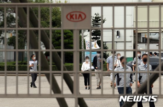 퇴근 파업하는 기아자동차 노조원들. (사진=뉴시스DB) 