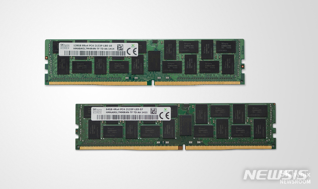 [서울=뉴시스] 128GB DDR4 모듈 (제공=SK하이닉스)