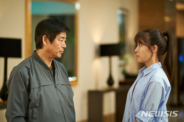 [서울=뉴시스] 영화 '담보' 스틸. (사진=CJ엔터테인먼트 제공)