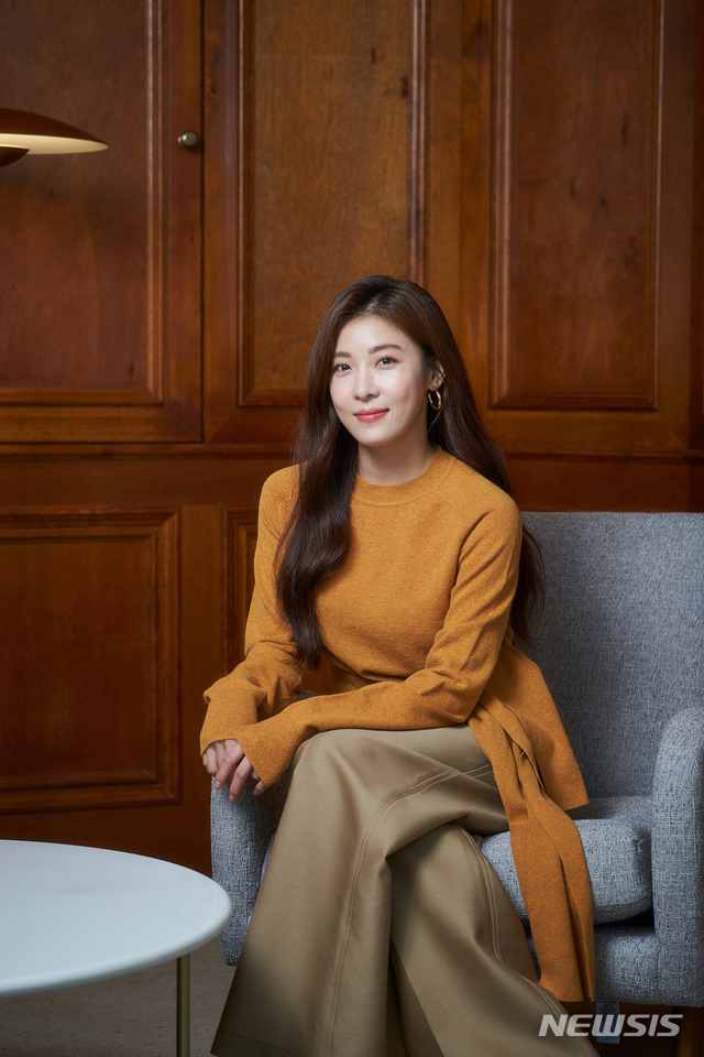 [서울=뉴시스] 배우 하지원. (사진=CJ엔터테인먼트 제공)