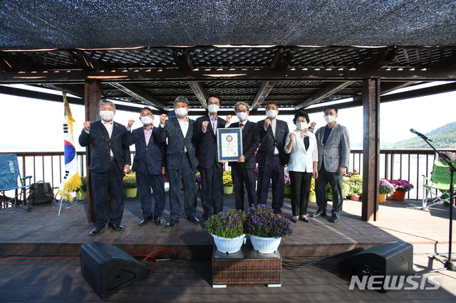 [신안=뉴시스] 신안군 '최다·최장 방조제 보유' 한국기록원 공식 인증. (사진=신안군 제공) 2020.09.28. photo@newsis.com  