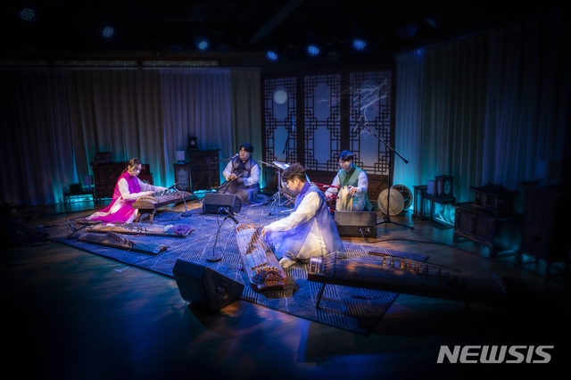 [서울=뉴시스]The 세로 공연 사진(사진=정동극장 제공)2020.09.28 photo@newsis.com 