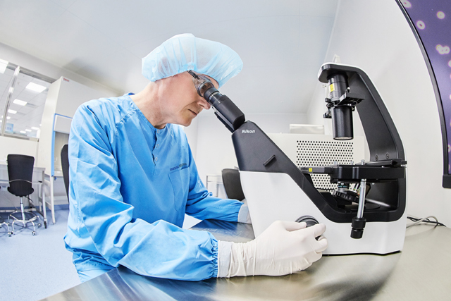 [서울=뉴시스] 미국 관세 리스크를 해소하기 위한 국내 바이오 기업의 생산 현지화 전략이 올해부터 본격 운영된다. 신약 개발 분야에선 글로벌 기술 거래와 인수합병(M&A) 활기가 지속되면서 국내 제약바이오 기업도 기회를 포착할 것으로 기대받는다. 사진은 삼성바이오로직스 실험실 모습. (사진=뉴시스 DB) photo@newsis.com