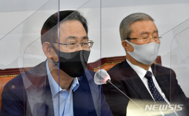 [서울=뉴시스]김진아 기자 = 주호영 국민의힘 원내대표가 28일 국회에서 열린 비상대책위원회의에 참석, 모두발언을 하고 있다. (공동취재사진) 2020.09.28.&nbsp; photo@newsis.com 