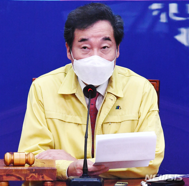 [서울=뉴시스]김선웅 기자 = 28일 오전 국회에서 열린 더불어민주당 최고위원회의에서 이낙연 대표가 발언하고 있다. (공동취재사진) 2020.09.28. photo@newsis.com