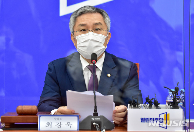 [서울=뉴시스]최동준 기자 = 최강욱 열린민주당 대표. (공동취재사진) 2020.09.28. photo@newsis.com