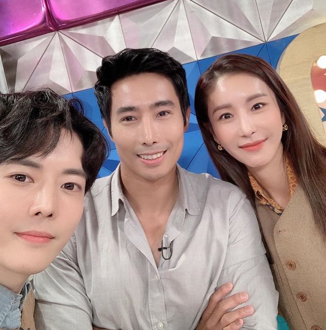 [서울=뉴시스] (왼쪽부터) 박태준 작가·이근 대위·배우 한다감. (사진 = 한다감 인스타그램) 2020.09.29. photo@newsis.com