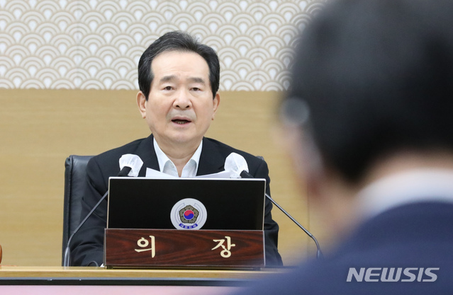 [세종=뉴시스]강종민 기자 = 정세균 국무총리가 29일 오전 정부세종청사에서 열린 국무회의에서 모두발언을 하고 있다. 2020.09.29.&nbsp; ppkjm@newsis.com