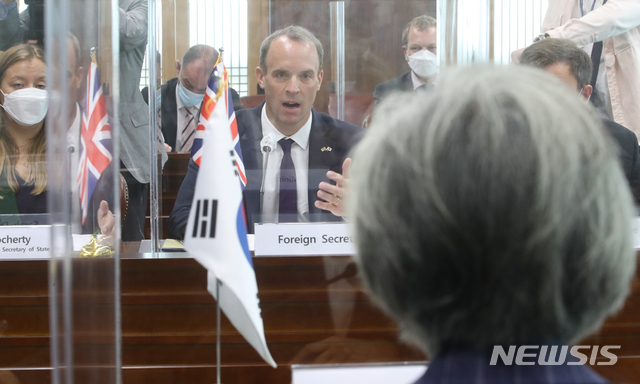 [서울=뉴시스]김명원 기자 = 도미닉 랍 영국 외교부 장관이 29일 오전 서울 종로구 외교부 양자회의실에서 열린 제5차 한-영 전략대화에 참석해 발언하고 있다. 2020.09.29. kmx1105@newsis.com
