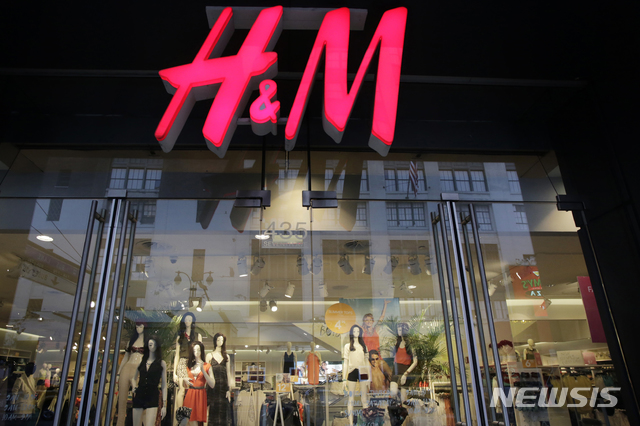 [뉴욕=AP/뉴시스]2013년 미국 뉴욕의 한 H&M 매장. 