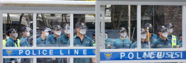 [서울=뉴시스] 지난해 10얼2일 개천절 집회 예고를 하루 앞두고 서울 중구 서울경찰청 기동본부에서 의경들이 훈련하고 있다. 해당 사진은 기사 내용과 관련이 없습니다. (사진=뉴시스 DB). photo@newsis.com