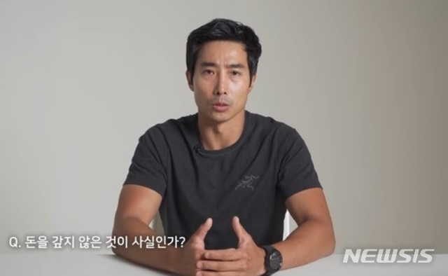 [서울=뉴시스] 이근 대위가 3일 자신의 유튜브 방송에서 '빚투' 의혹에 대해 해명하고 있다. (사진=유튜브 캡처) 