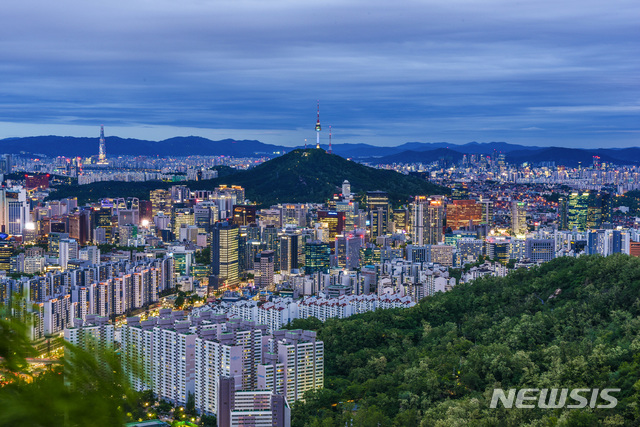 [서울=뉴시스] 서대문 디지털 사진 공모전 최우수작 '안산 봉수대의 야경'. (사진=서대문구 제공) 2020.10.05. photo@newsis.com