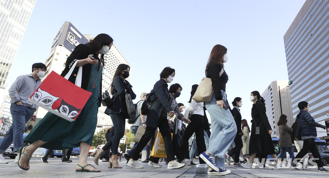 [서울=뉴시스] 최진석 기자 = 출근길 모습. 2020.10.05. myjs@newsis.com