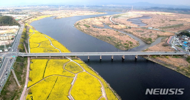 [나주=뉴시스] 하늘에서 바라본 나주 영산대교. (사진=나주시 제공) photo@newsis.com
