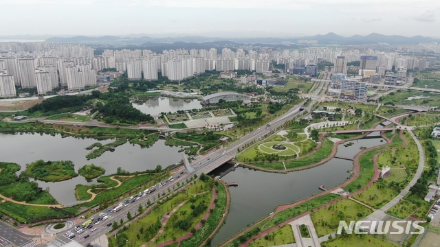 [서울=뉴시스] 파주 운정호수공원 일대 모습. 