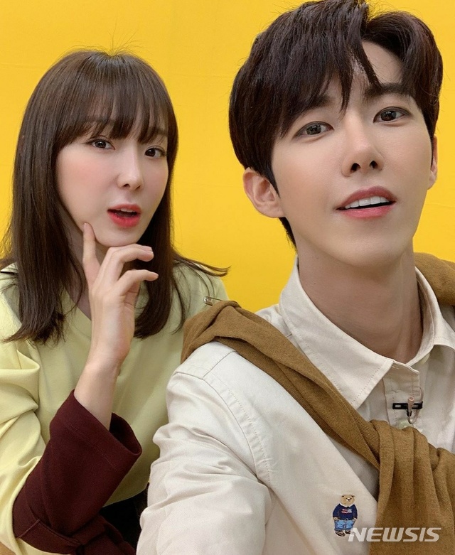 [서울=뉴시스] 가수 겸 방송인 이지혜, 황광희. (사진 = 이지혜 인스타그램) photo@newsis.com