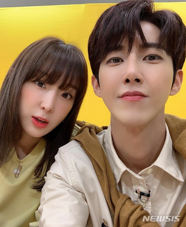 [서울=뉴시스] 가수 겸 방송인 이지혜, 황광희. (사진 = 이지혜 인스타그램) photo@newsis.com