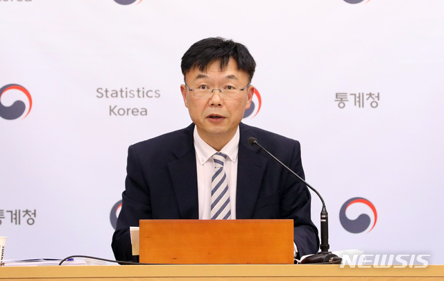 [세종=뉴시스]강종민 기자 = 안형준 통계청 경제동향통계심의관. 2020.10.06. ppkjm@newsis.com
