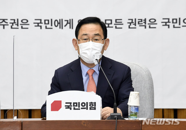 [서울=뉴시스] 김진아 기자 = 주호영 국민의힘 원내대표가 6일 서울 여의도 국회에서 열린 국민의힘 국정감사 사전대책회의에서 발언을 하고 있다. (공동취재사진) 2020.10.06.&nbsp; photo@newsis.com