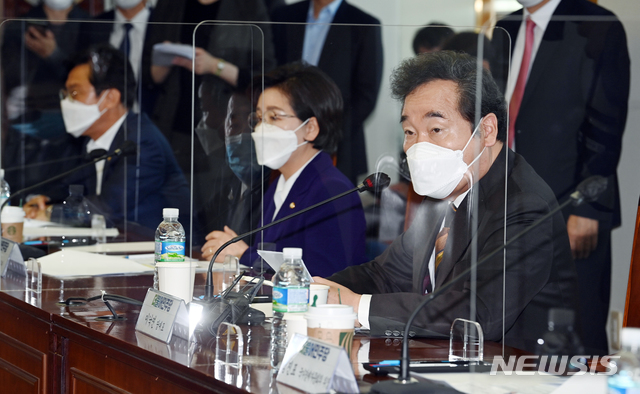 [서울=뉴시스] 최동준 기자 = 이낙연 더불어민주당 대표가 6일 오전 서울 마포구 한국경영자총협회에서 열린 경총과의 간담회에서 모두발언을 하고 있다. (공동취재사진) 2020.10.06.&nbsp; photo@newsis.com