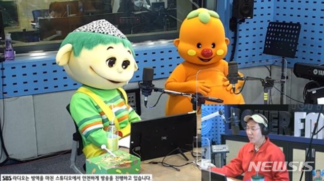 [서울=뉴시스] 8일 SBS 파워FM '김영철의 파워FM'에 뚝딱이와 방귀대장 뿡뿡이가 출연했다. (사진 = SBS '파워FM') photo@newsis.com