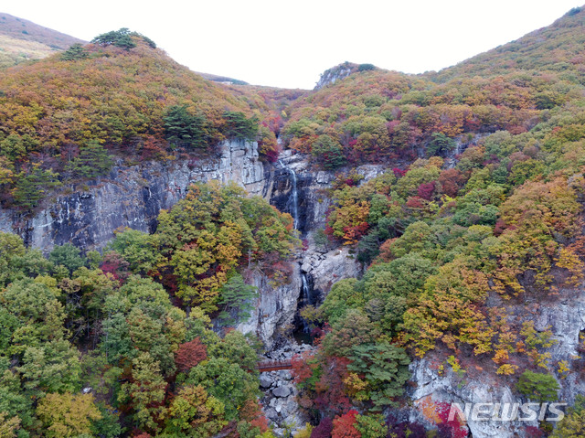 경남 밀양시 층층폭포.