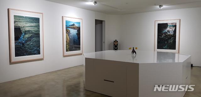 [서울=뉴시스] 패션 사진작가 케이티 김의 신작 발표전이 서울 청담동 아이프에서 10일 개막한다.