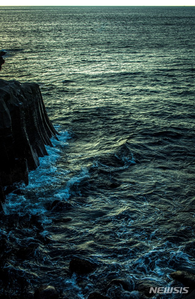 [서울=뉴시스] KT KIM, Jeju island, 120x80cm, 2020