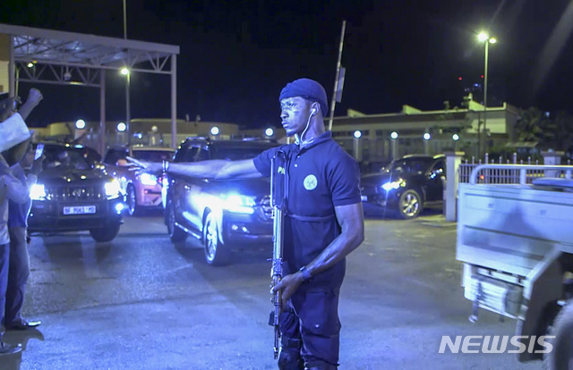 아프리카 말리서 버스에 테러공격 최소한 33명 불타 숨져