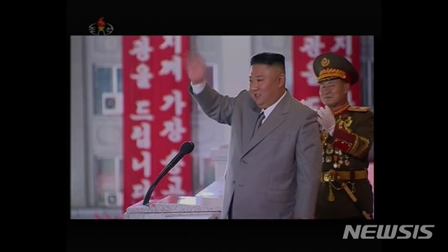  [서울=뉴시스]북한 조선중앙tv는 10일 노동당 창건 75주년 기념 열병식을 오후 7시부터 중계했다. (사진/조선중앙tv 캡처) photo@newsis.com