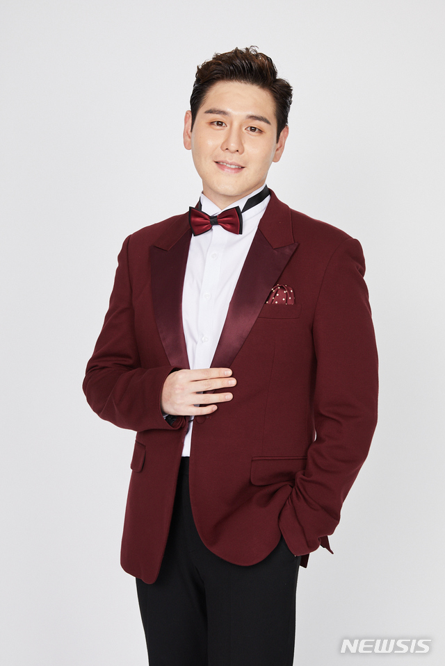 [서울=뉴시스] MBN 예능 프로그램 '보이스트롯' 우승자 뮤지컬 배우 겸 가수 박세욱 (사진=MBN 제공) 2020.10.11. photo@newsis.com