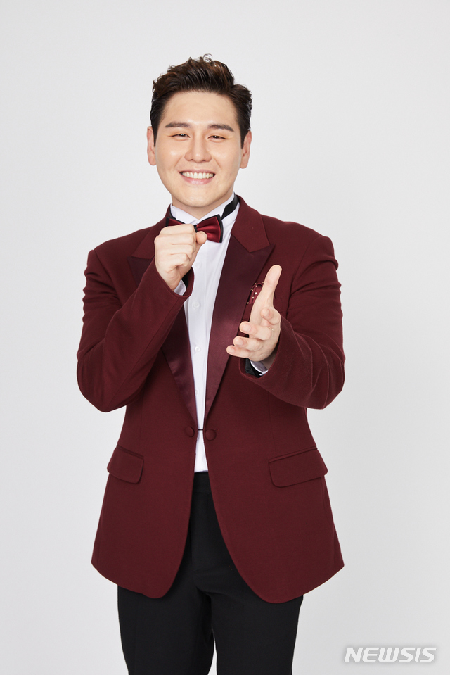 [서울=뉴시스] MBN 예능 프로그램 '보이스트롯' 우승자 뮤지컬 배우 겸 가수 박세욱 (사진=MBN 제공) 2020.10.11. photo@newsis.com