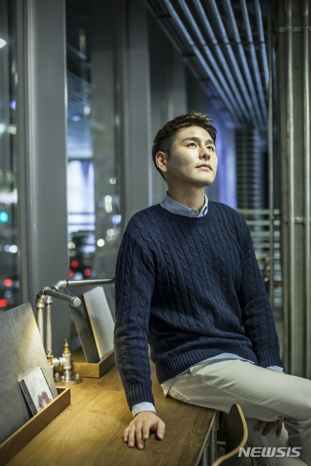 [서울=뉴시스] MBN 예능 프로그램 '보이스트롯' 우승자 뮤지컬 배우 겸 가수 박세욱 (사진=MBN 제공) 2020.10.11. photo@newsis.com