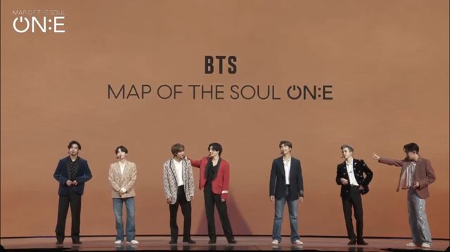 [서울=뉴시스] 세계적 그룹 '방탄소년단'(BTS)이 10일 오후 펼친 두 번째 온라인 콘서트 '맵 오브 더 솔 원(MAP OF THE SOUL ONE)'에서 토크 시간을 갖고 있다. 2020.10.10. (사진=빅히트 엔터테인먼트 제공) 2020.10.10.&nbsp;&nbsp;&nbsp; photo@newsis.com&nbsp;&nbsp;&nbsp; 