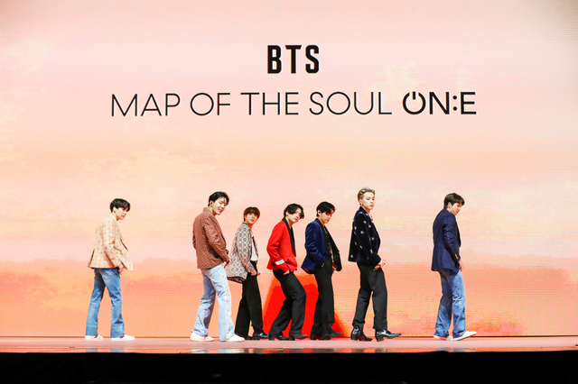 [서울=뉴시스] 세계적 그룹 '방탄소년단'(BTS)이 10일 오후 두 번째 온라인 콘서트 '맵 오브 더 솔 원(MAP OF THE SOUL ONE)'을 펼치고 있다. 2020.10.10. (사진=빅히트 엔터테인먼트 제공) 2020.10.10.&nbsp;&nbsp; photo@newsis.com 