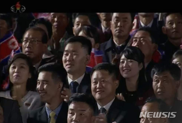 [서울=뉴시스] 박진희 기자 = 북한 조선중앙TV가 10일 오후 노동당 창건 75주년 경축 열병식을 방송하고 있다. (사진= 조선중앙TV 캡처) photo@newsis.com