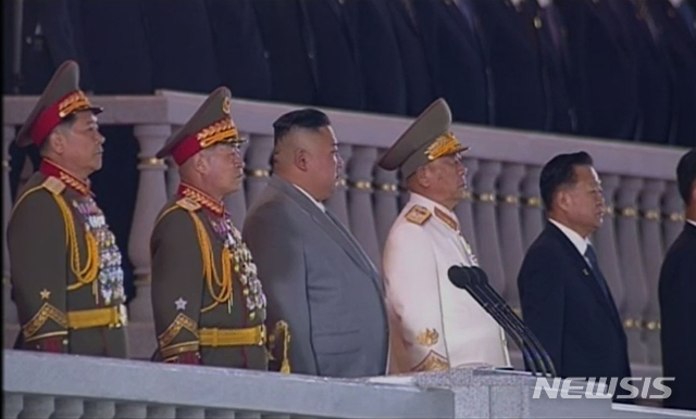 [서울=뉴시스] 박진희 기자 = 북한 조선중앙TV가 10일 오후 노동당 창건 75주년 경축 열병식을 방송하고 있다. (사진= 조선중앙TV 캡처) photo@newsis.com