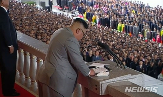 [서울=뉴시스] 박진희 기자 = 북한 조선중앙TV가 10일 오후 노동당 창건 75주년 경축 열병식을 방송하고 있다. (사진= 조선중앙TV 캡처)&nbsp; photo@newsis.com