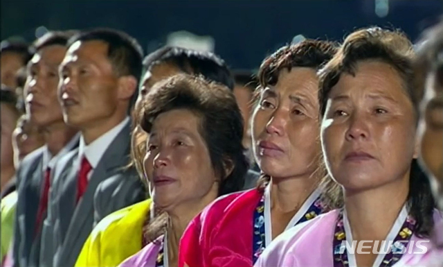 [서울=뉴시스] 박진희 기자 = 북한 조선중앙TV가 10일 오후 노동당 창건 75주년 경축 열병식을 방송하고 있다. (사진= 조선중앙TV 캡처) 2020.10.10.photo@newsis.com