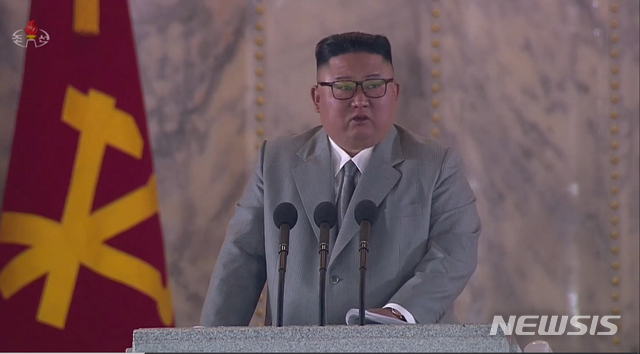 [서울=뉴시스] 박진희 기자 = 북한 조선중앙TV가 10일 오후 노동당 창건 75주년 경축 열병식을 방송하고 있다. (사진= 조선중앙TV 캡처) 2020.10.10. photo@newsis.com