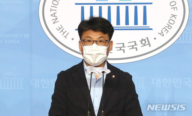 [서울=뉴시스] 최동준 기자 = 진성준 더불어민주당 의원. (공동취재사진) 2020.10.08. photo@newsis.com