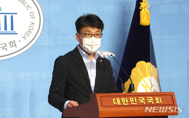 [서울=뉴시스] 최동준 기자 = 진성준 더불어민주당 의원. (공동취재사진) 2020.10.08. photo@newsis.com